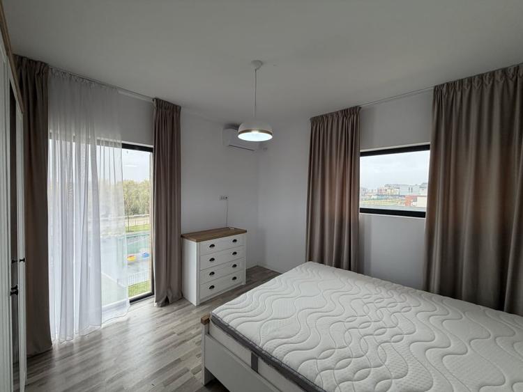 Casă individuală cu 3 camere decomandat cu Canalizare în Tunari