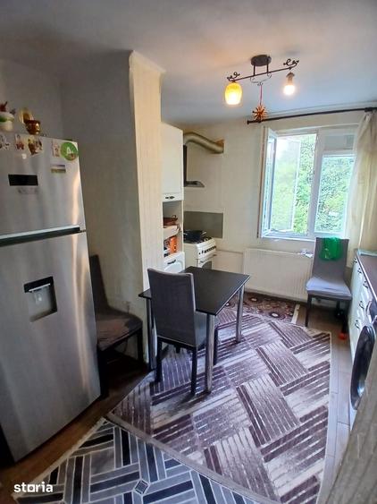 Apartament cu 3 camere decomandat în Rahova