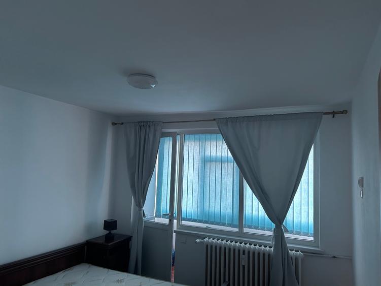 Apartament cu 3 camere semidecomandat în Doamna Ghica