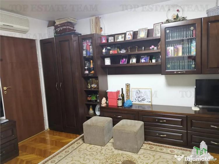Apartament cu 3 camere decomandat, mobilat în Alexandru Obregia