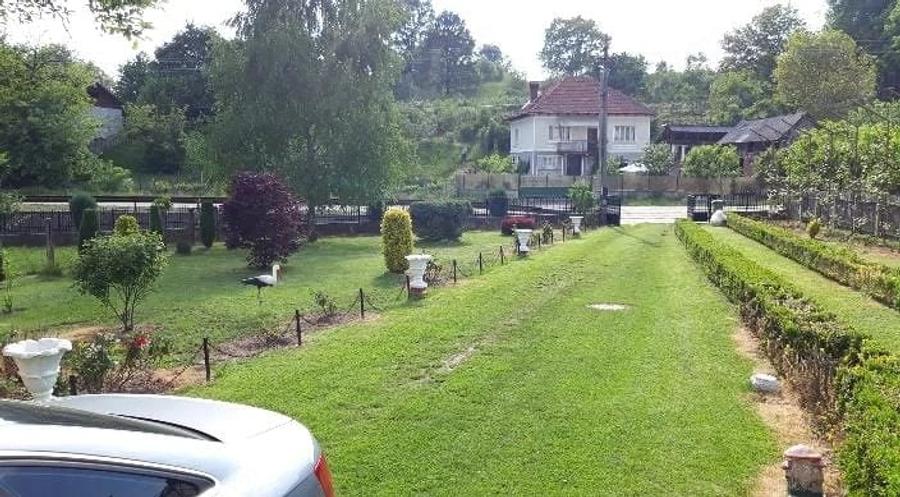 Casă cu 3 camere cu Teren 15000 Mp în Central