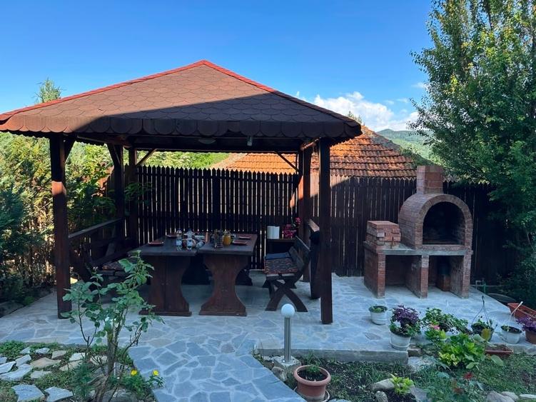 Casă individuală cu 5 camere cu Canalizare în Bozioru