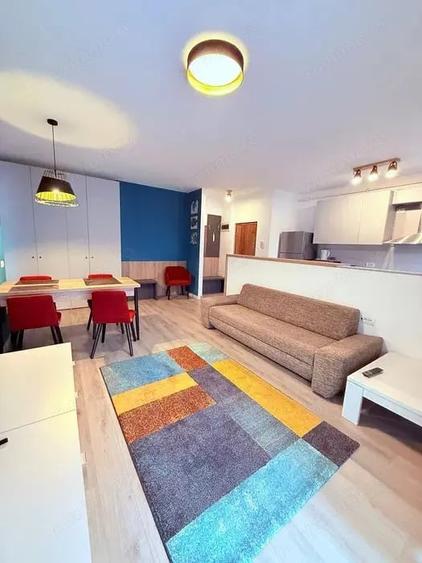 Apartament cu 2 camere semidecomandat în Soarelui