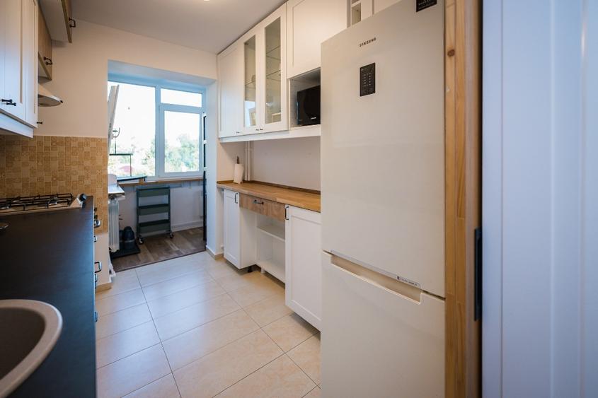 Apartament cu 3 camere semidecomandat, mobilat în Titan