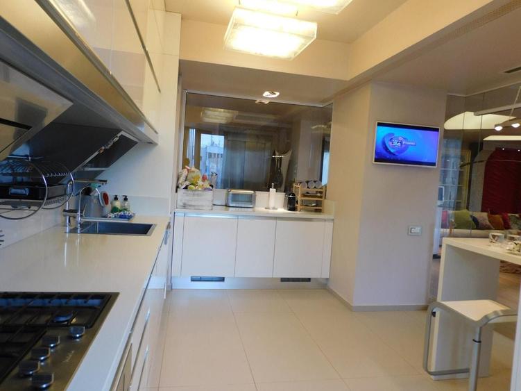 Apartament cu 4 camere decomandat, mobilat în Beller