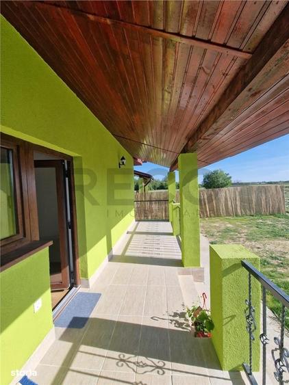 Casă cu 3 camere cu Teren 350 Mp în Borș