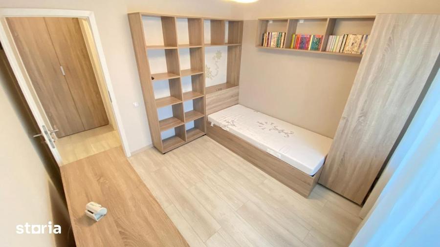 Apartament cu 4 camere decomandat în Astra
