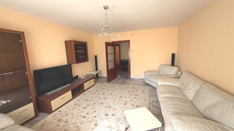 Apartament cu 4 camere decomandat în P-ța Muncii