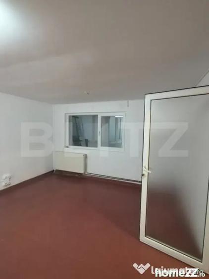 Spatiu comercial 3 camere decomandat Micro 4 - 10