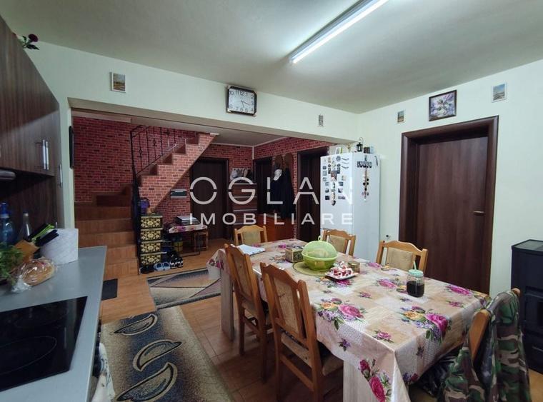 Casă individuală cu 7 camere cu Canalizare în Șelimbăr