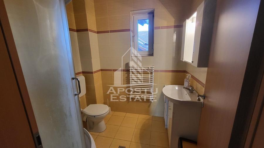 Casă individuală cu 7 camere cu Canalizare în Dumbrăvița