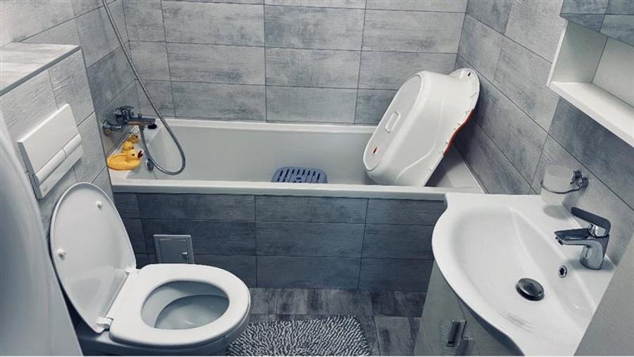 Apartament cu 3 camere decomandat, mobilat în Aradului