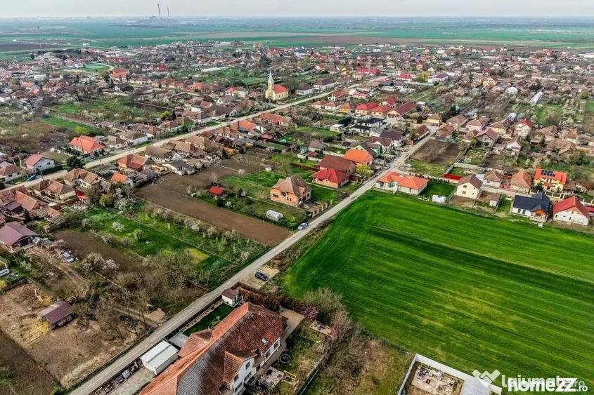 Casă cu 6 camere cu Teren 831 Mp în Zimandcuz