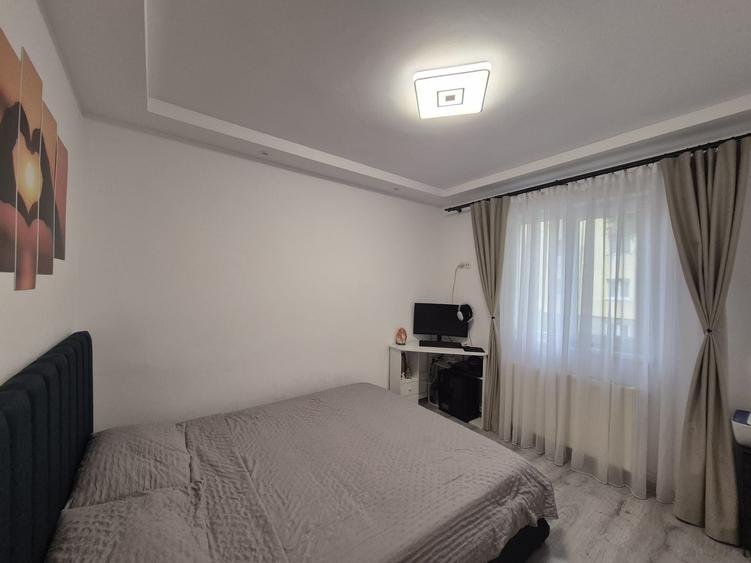 Apartament cu 3 camere semidecomandat în Central