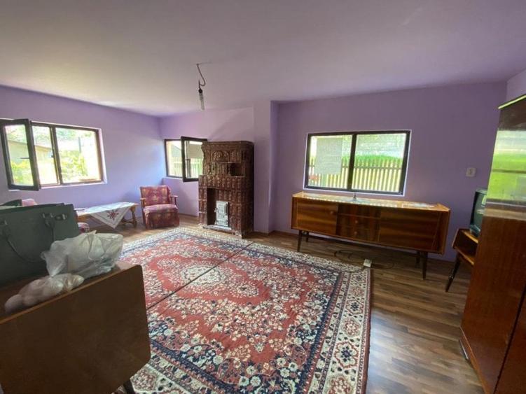 Casă cu 6 camere cu Teren 1300 Mp în Seciu