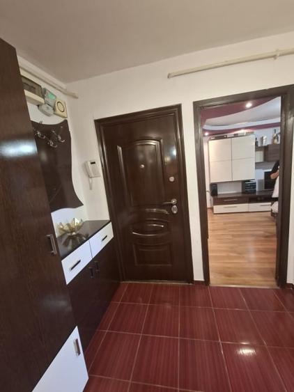 Apartament cu 3 camere decomandat, mobilat în 1 Mai