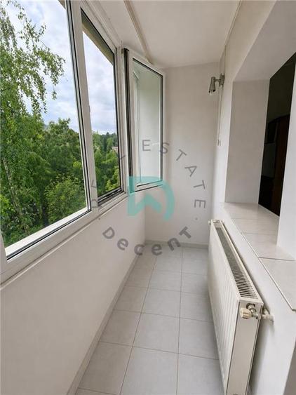 Apartament cu 3 camere decomandat în Calea București