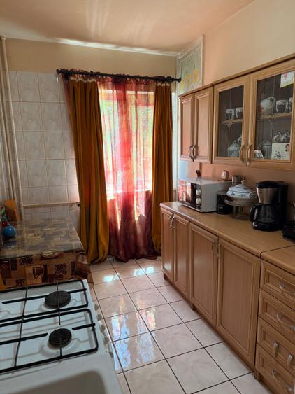 Apartament cu 3 camere decomandat în Est