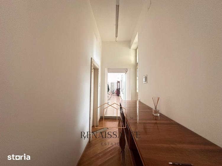 Apartament cu 4 camere în P-ța Unirii