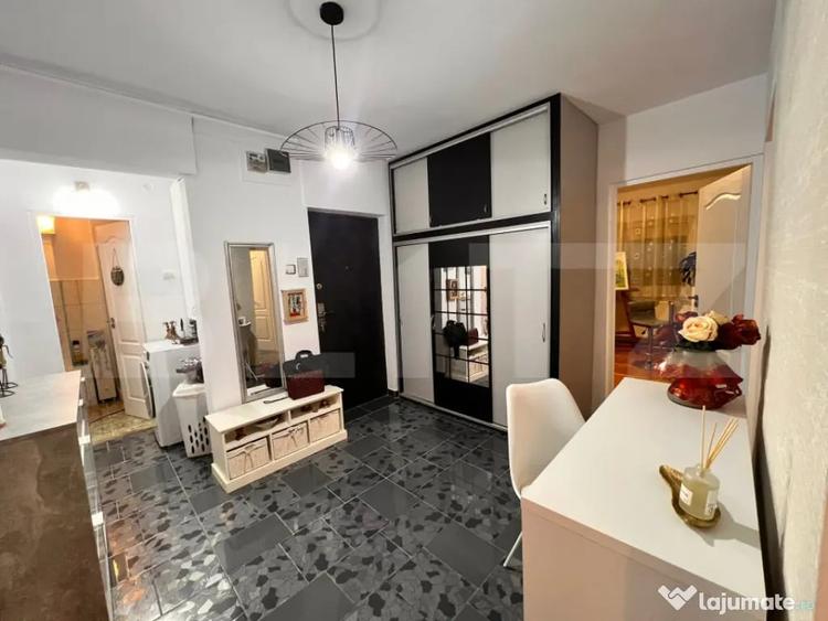 Apartament cu 4 camere decomandat în Central