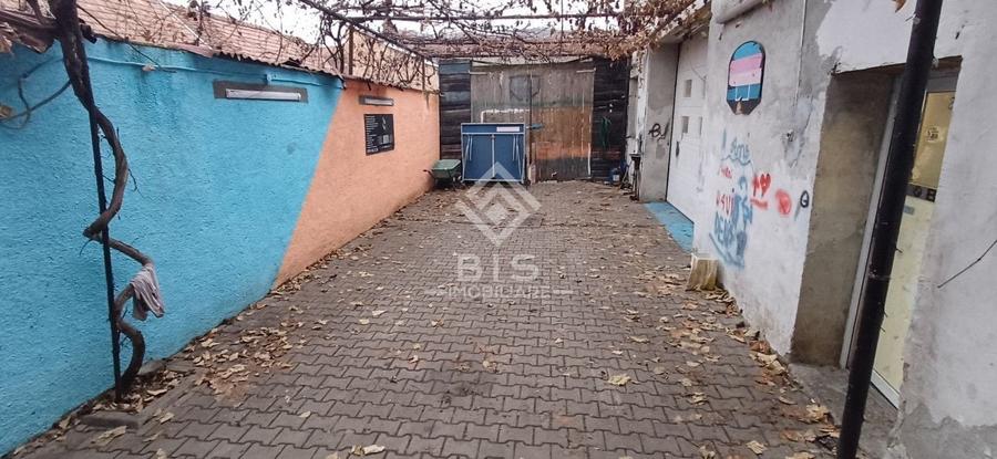 Casă individuală cu 6 camere cu Canalizare în Central