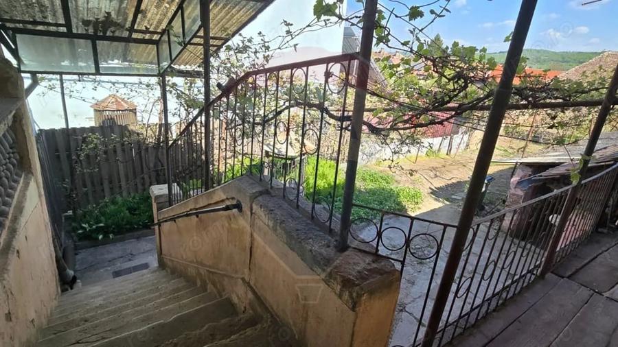 Casă cu 3 camere cu Teren 847 Mp în Central