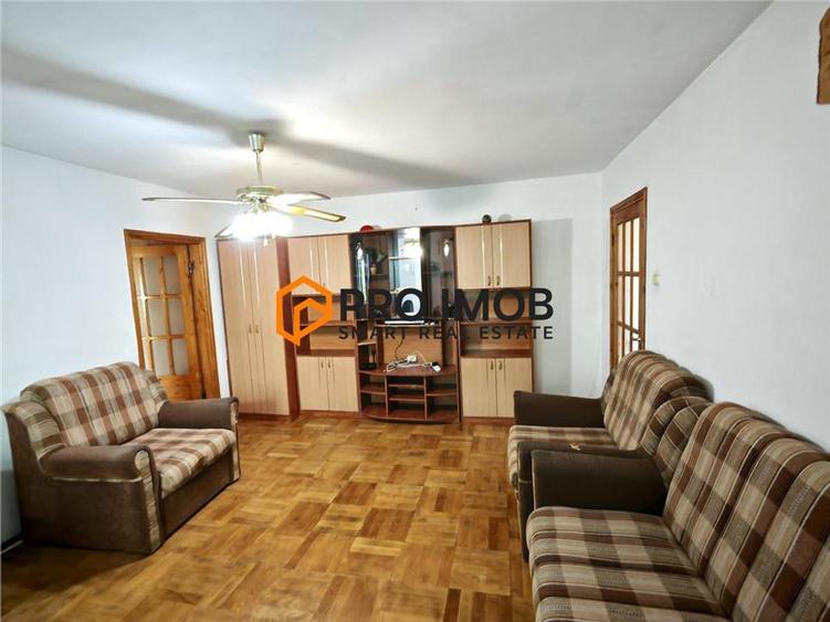 Apartament cu 2 camere semidecomandat, mobilat în Micro 5