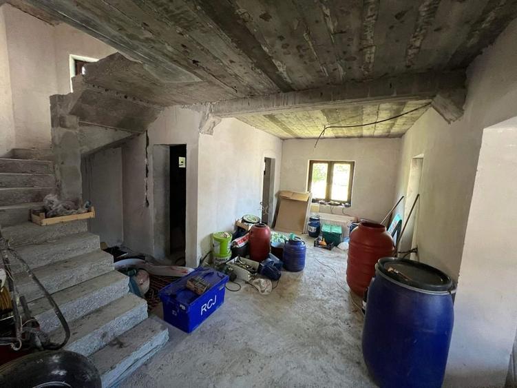 Casă cu 4 camere în Ferneziu