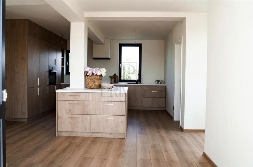 Duplex cu 6 camere cu Canalizare în Moșnița Nouă