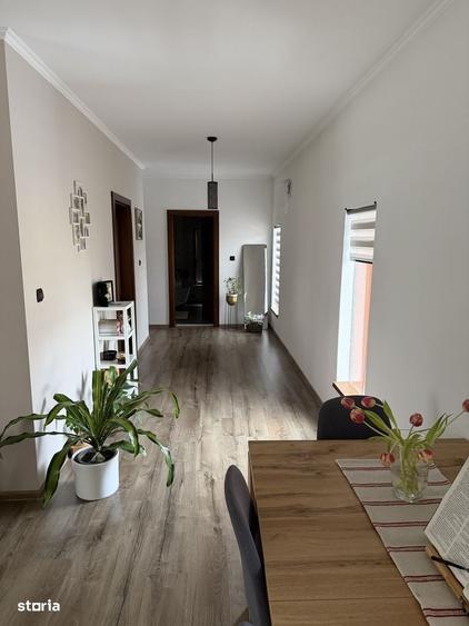 Casa de vanzare + Spatiu Comercial | 220 mp utili | curte 555 mp | - 1
