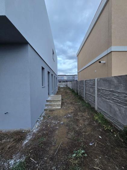 Duplex cu 5 camere cu Canalizare în Moșnița Nouă