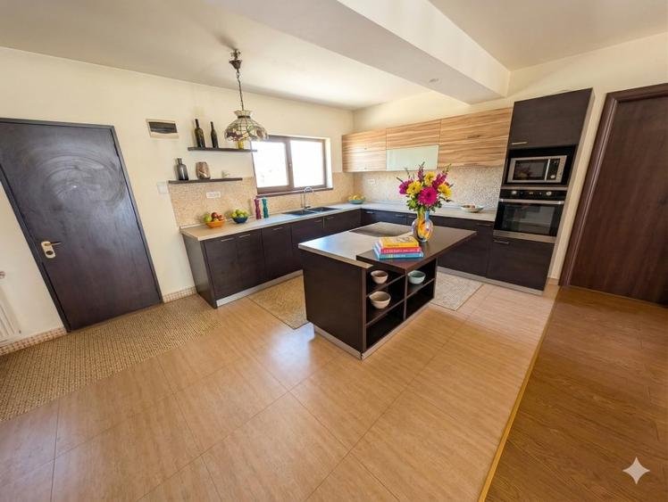 Casă individuală cu 4 camere cu Teren 211 Mp în Tunari