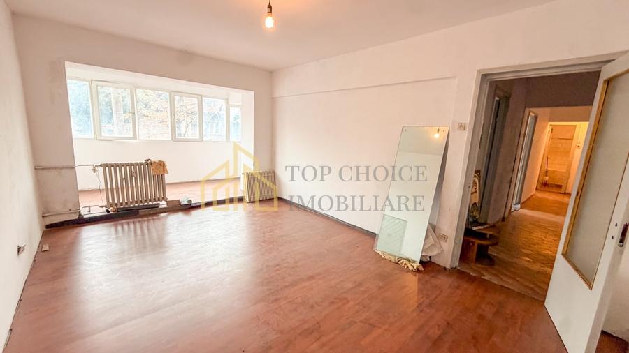 Apartament cu 3 camere semidecomandat, mobilat în Tei