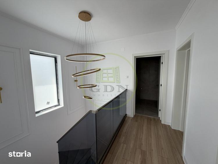 Casă cu 5 camere cu Teren 328 Mp în Cârcea