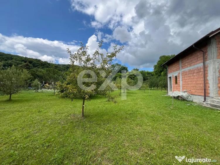 Casă cu 4 camere cu Teren 3400 Mp în Pucioasa-Sat