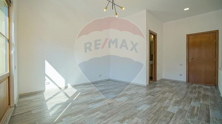 Casă individuală cu 6 camere cu Teren 147 Mp în Centrul Istoric