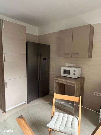 Apartament cu 3 camere decomandat, mobilat în Victoriei