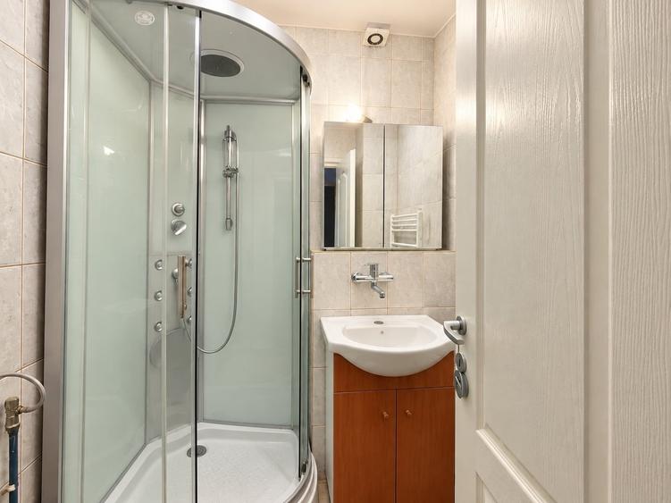 Apartament cu 4 camere decomandat, mobilat în Fabric