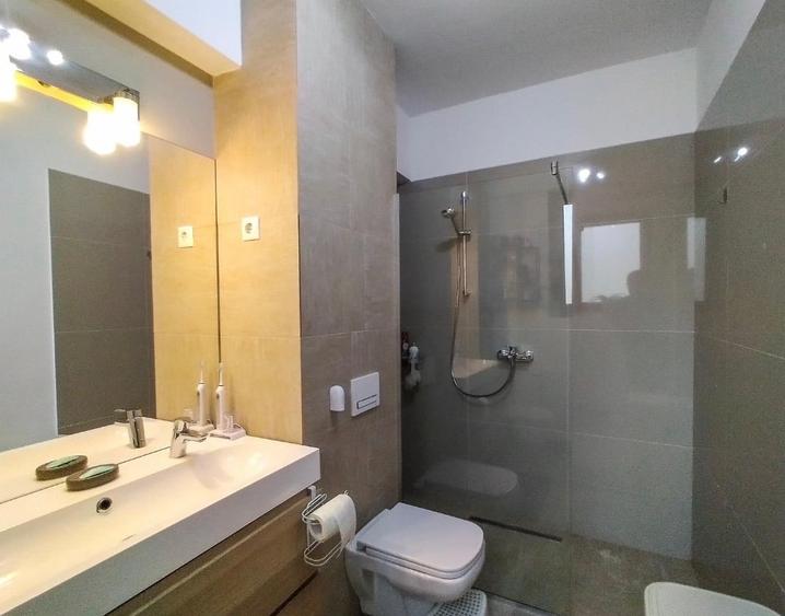 Vând apartament cu două camere în zona Aradului - 6