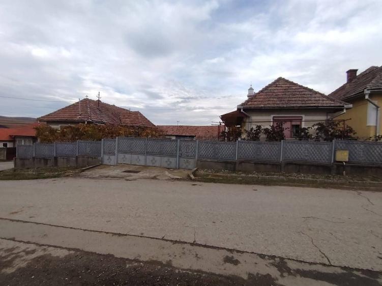 Casă cu 4 camere cu Teren 140 Mp în Bucerdea Grânoasă