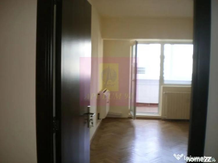Apartament cu 3 camere decomandat în Decebal