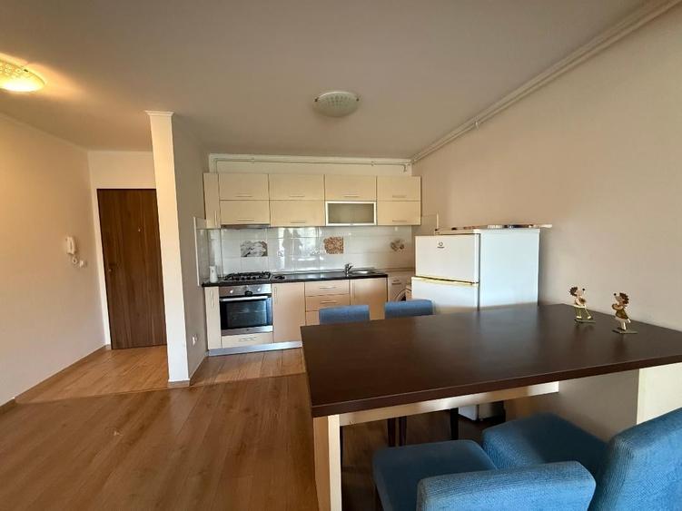 Apartament cu 3 camere în Cetate