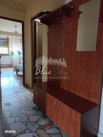 Apartament cu 4 camere decomandat, mobilat în Far