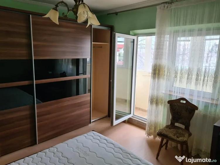 Apartament cu 3 camere decomandat în Vitan