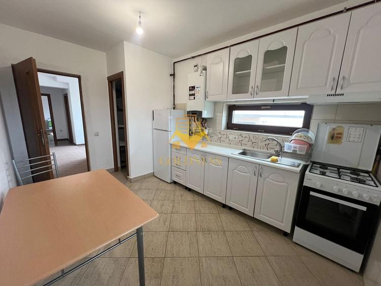 Apartament cu 3 camere decomandat, mobilat în Borhanci