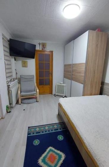 Casă cu 5 camere cu Teren 180 Mp în Republicii