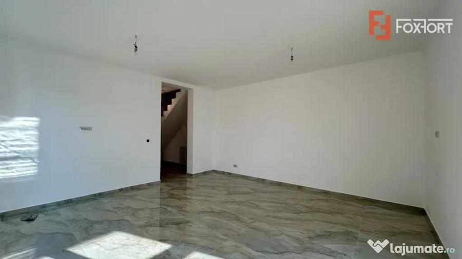Casă cu 5 camere cu Teren 300 Mp în Sânandrei