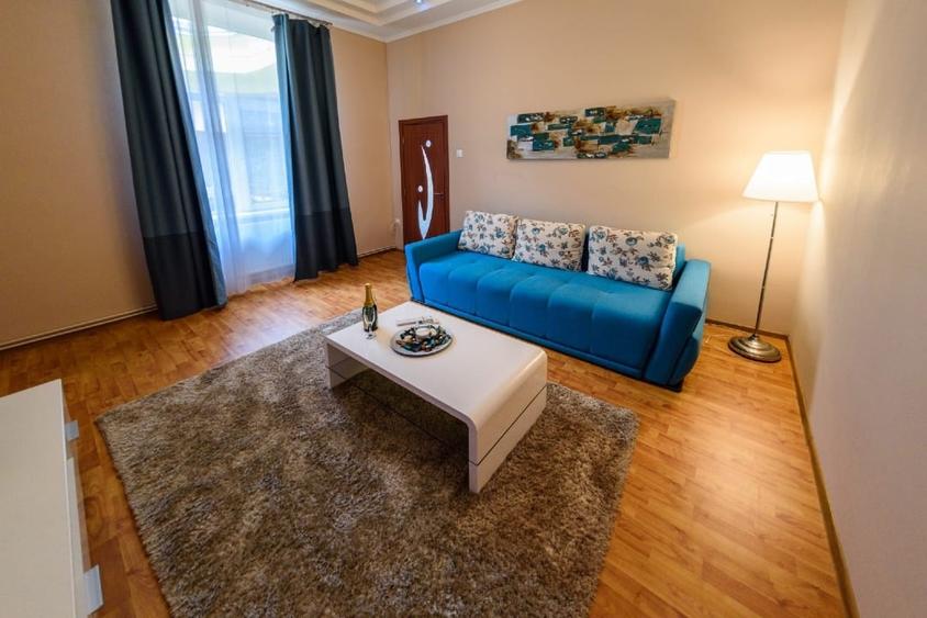Apartament cu 3 camere decomandat, mobilat în Central
