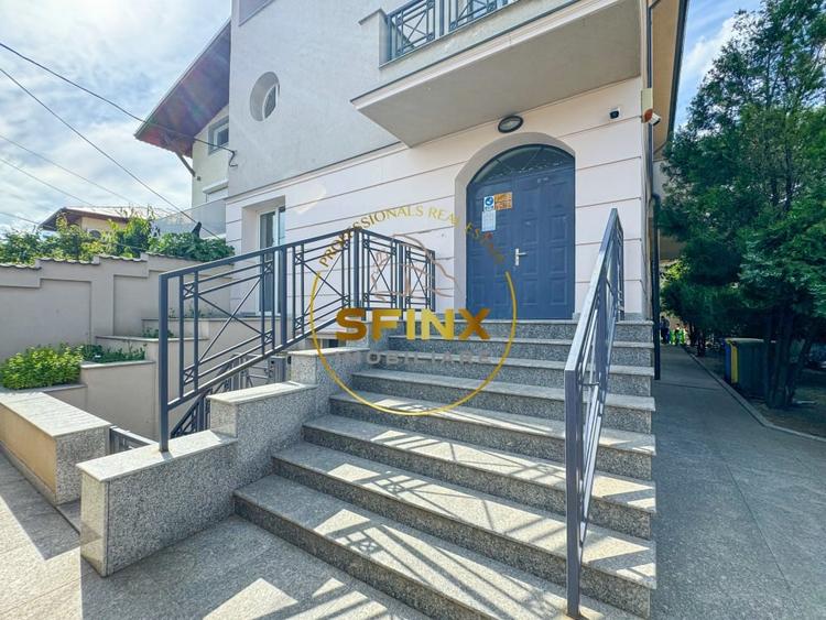 Casă cu 11 camere cu Canalizare în Drumul Sării