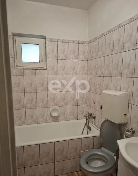 Apartament cu 3 camere semidecomandat, mobilat în Calea Turzii